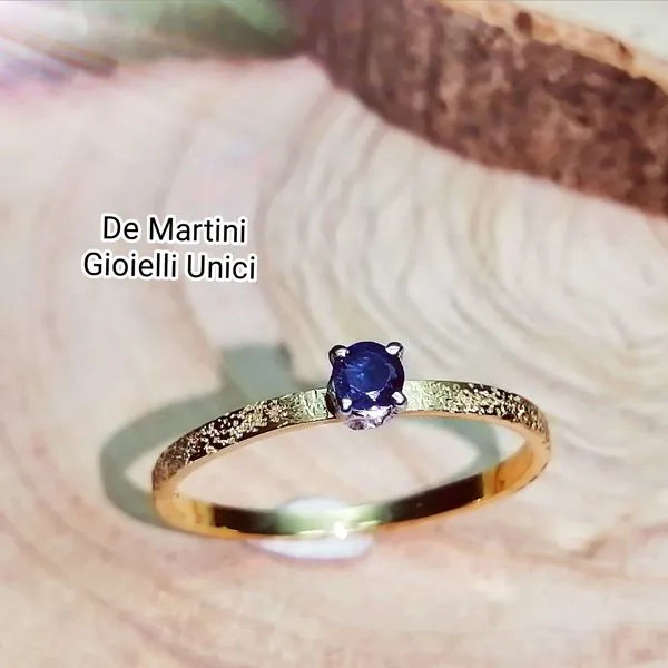 ANELLO ORO GIALLO E ZAFFIRO NATURALE mod. Fedina zaffiro